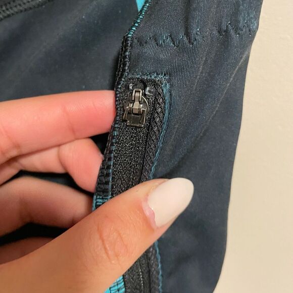 Lululemon Inspire Tight II *Full-On Luxtreme (Mesh)
Stroke Peacock Blue- Size 6 - Picture 6 of 7